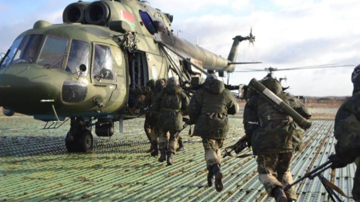 Soldados russos e bielorussos em exerc&iacute;cios militares na fronteira - Foto: Belarus Defense Ministry